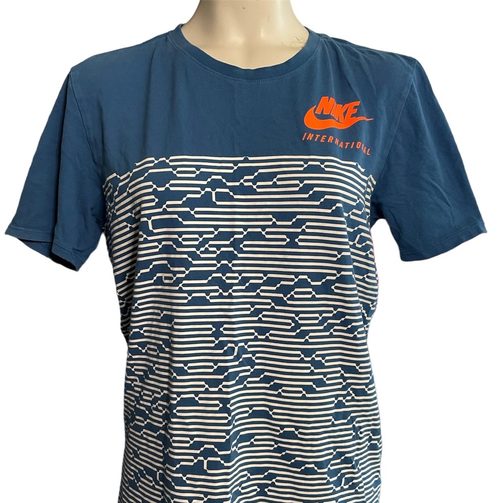 Nike International T-shirt, size Medium